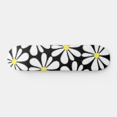 White Daisy on Black Floral Persoonlijk Skateboard (Horizontaal)