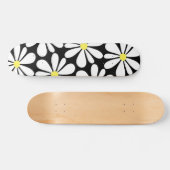 White Daisy on Black Floral Persoonlijk Skateboard (Horizontaal)
