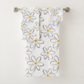 White Daisy Pattern Bad Handdoek (Insitu)