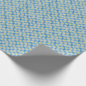 White Daisy Pattern on Blue Wrapping Paper Cadeaupapier (Hoek)