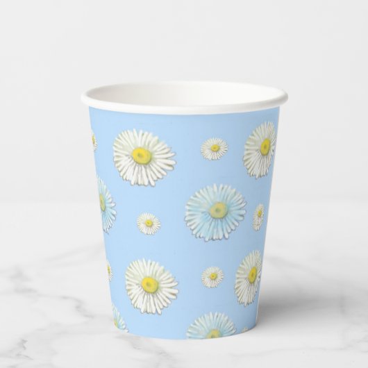 White Daisy Pattern on Light Blue Background Papieren Bekers (Achterkant)