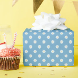 White Daisy Pattern on Light Blue Cute Girly Cadeaupapier