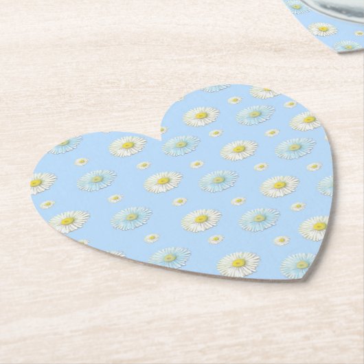 White Daisy Pattern on Light Blue Heart Kartonnen Onderzetters (Gekanteld)