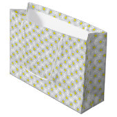 White Daisy Pattern on White Large Gift Bag Groot Cadeauzakje (Voorkant Gekanteld)