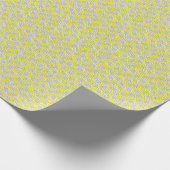 White Daisy Pattern on Yellow Wrapping Paper Cadeaupapier (Hoek)