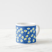 White Daisy Pattern op Bright Blue Espresso Kop (Voorkant rechts)