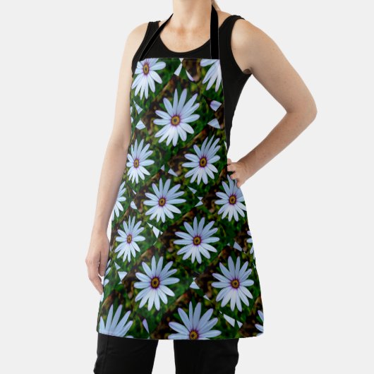 White Daisy Pattern Schort (Insitu)