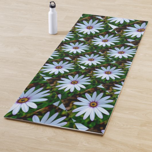 White Daisy Pattern Yogamat (In situ)