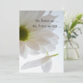 White Daisy Petals houdt van mij Engagement Party Kaart (Staand voorkant)