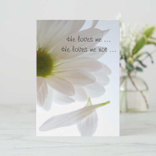 White Daisy Petals houdt van mij Engagement Party Kaart (Staand voorkant)