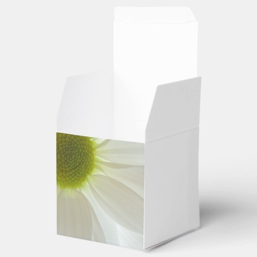 White Daisy Petals Wedding Bedankdoosjes (Geopend)