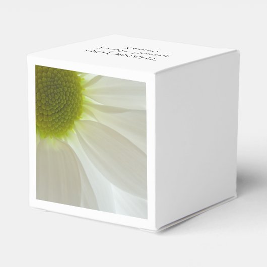 White Daisy Petals Wedding Bedankdoosjes (Achterkant)