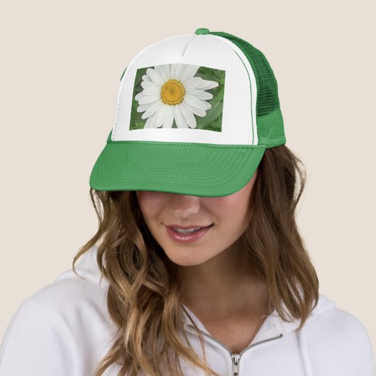 White Daisy Trucker Pet (In situ)