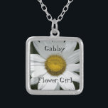 White Daisy Wedding Bloemenmeisje Zilver Vergulden Ketting<br><div class="desc">Het White Daisy Wedding Bloemenmeisje Pendant Ketting maakt een unieke persoonlijke gave voor je bloemmeisje. Pas het aan om de tekst te veranderen in creëer een Bridesmaid of een lid van het Ketting van het Edelachtbare. Deze stijlvolle en schattige botanische trouwsieraden zijn voorzien van een digitaal geschilderde florale foto van...</div>