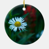 White Daisy Wildflower Kerstannament, Round Keramisch Ornament (Achterkant)
