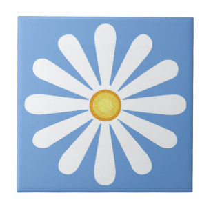 White daisy, yellow center, op kleine jongen blauw tegeltje