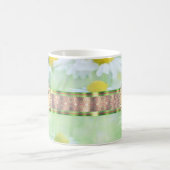 White Daisy's in Green Meadow Monogram Koffiemok (Center)