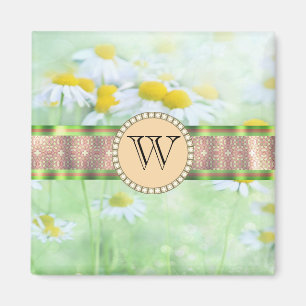 White Daisy's in Green Meadow Monogram Magneet