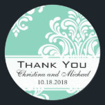 White Damask Wedding Dank je wel Ronde Sticker<br><div class="desc">Een mooie gepersonaliseerde bruiloft dank u sticker met witte damast over een aqua achtergrond. Vervang de voorbeeldtekst door uw eigen aangepaste tekst.</div>