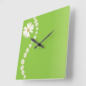 White Dasies on Green Wall Clock Vierkante Klok (Hoek)