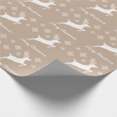 White Deer Shape on beige met sneeuwvlokken en tek Cadeaupapier (Hoek)