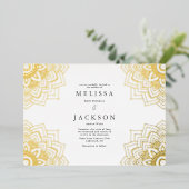 White Delicate Gold mandala Wedding Folie Uitnodiging (Staand Voorkant)