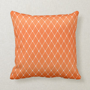 White Diamond Shape Pattern op Oranje Kussen