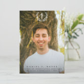 White Doctor of Osteopathic Medicine Afstuderen Aankondiging (Staand voorkant)