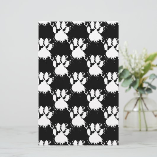 White Dog Paw Pattern met Paint Splatter Briefpapier (Staand voorkant)