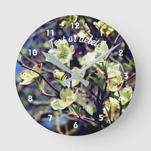 White Dogwood Flower Blossom Personalized Ronde Klok (Voorkant)