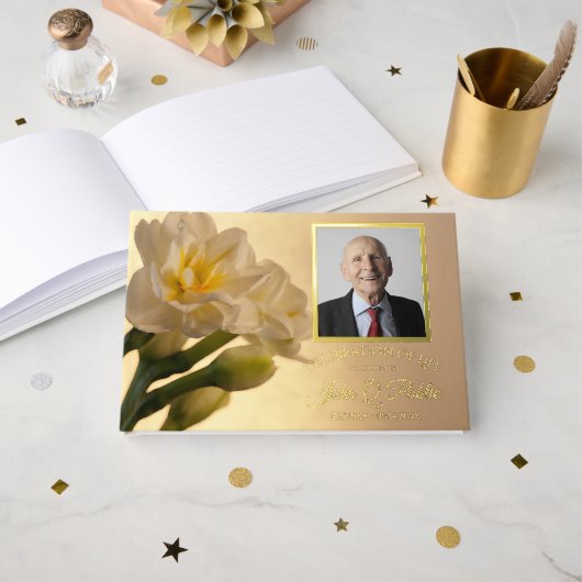 White Double Daffodil Celebration of Life Memorial Gastenboek (Voorkant open)