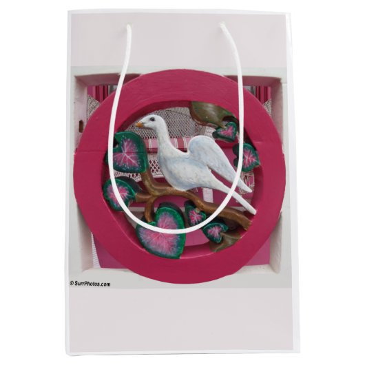White Dove on Pink - Martha's Vineyard Medium Cadeauzakje (Voorkant)