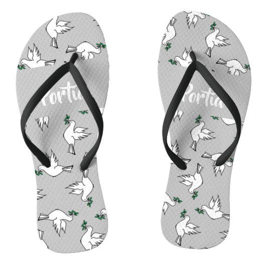 White dove with green leaves on gray teenslippers (Voetbed)