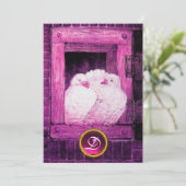 WHITE DOVES IN PINK PAARSE WINDOW WEDDING MONOGRAM KAART (Staand voorkant)