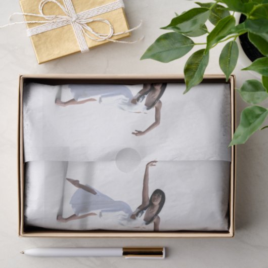 White dress daner Thunder_Cove Tissuepapier (Geschenk)