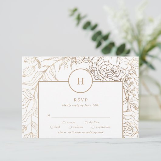 White Elegant Gold Monogram Wreath Wedding RSVP Kaartje (Staand voorkant)