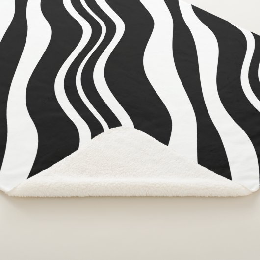 White en Black Diagonal Wavy Lines Pattern Sherpa Deken (3/4)