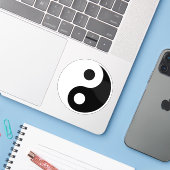 White en Black Yin en Yang Symbol Sticker (Laptop met iPhone)
