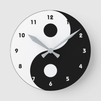 White en Black Yin Yang Trendy Ronde Klok