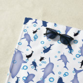 White en Blue Shark Silhouette Pattern Strandlaken (In situ)