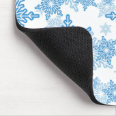 White en Blue Snowflake Seamless Pattern Muismat (Hoek)