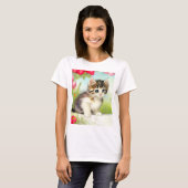 White en Brown Kitten met bloemen T-shirt (Voorkant volledig)