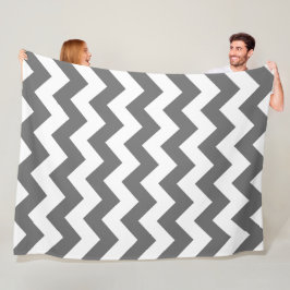 White en Charcoal Gray Chevron Fleece Deken