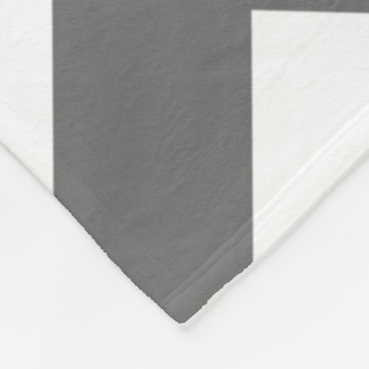 White en Charcoal Gray Chevron Fleece Deken (Hoek)