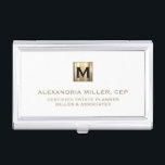 White en Gold Luxury Visitekaarthouder<br><div class="desc">Houd uw visitekaartjes georganiseerd in stijl met dit elegante hoesje van het visitekaartje met een stevig wit en gouden logo ontwerp van het initiaal. Dit hoesje is ideaal voor landschapsplanners, financiële planners en andere zakelijke professionals. Het is een uitmuntend en professioneel . Dankzij de duurzame constructie blijven uw kaarten beschermd...</div>