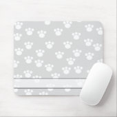 White en Light Grey Paw Print Pattern. Muismat (Met muis)