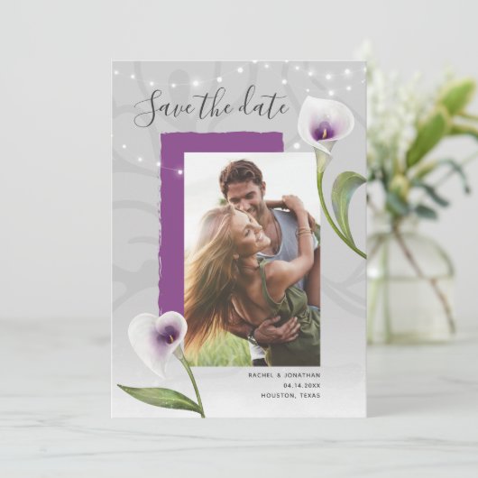 White en Paarse Calla Lily Wedding Save the Date Aankondiging (Staand voorkant)