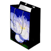 White en paarse Peony Medium Cadeauzakje (Voorkant Gekanteld)