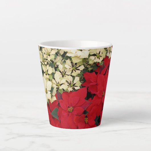 White en Red Poinsettias I Holiday Floral Latte Mok (Voorkant)