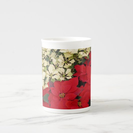 White en Red Poinsettias I Holiday Floral Porselein Kop (Voorkant)